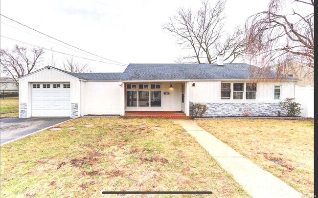 Primary Photo - 56 Libby Ave