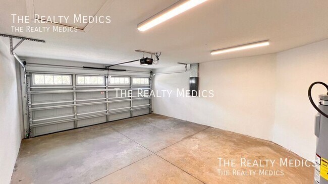 Building Photo - 4165 Hammock Rd