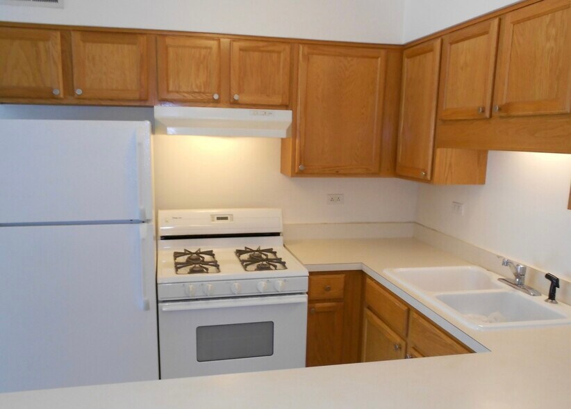 Building Photo - 9432 S Kolmar Ave