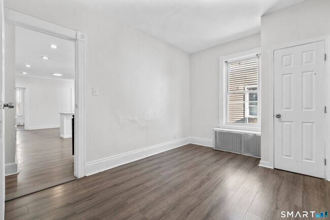 Building Photo - 394 Gregory St