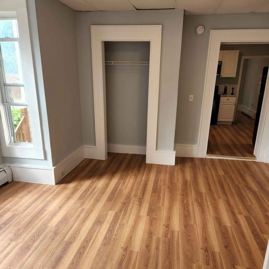 Building Photo - 536 Hall St