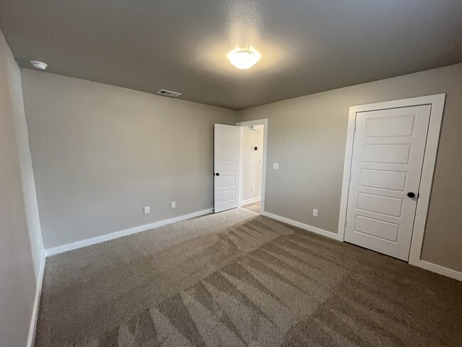 Building Photo - 1302 Ross Ave