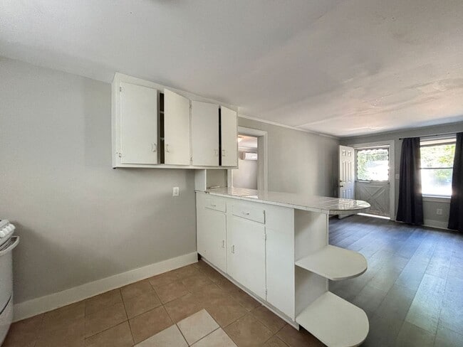 Building Photo - Available now. WATER & SEWER INCLUDED! Gre...