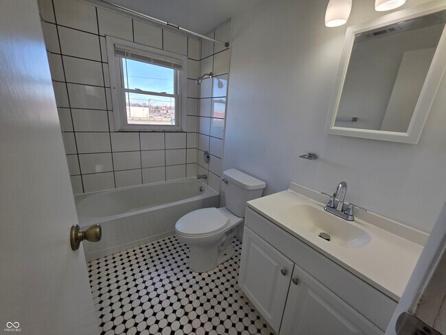 Building Photo - 3815 Biscayne Rd