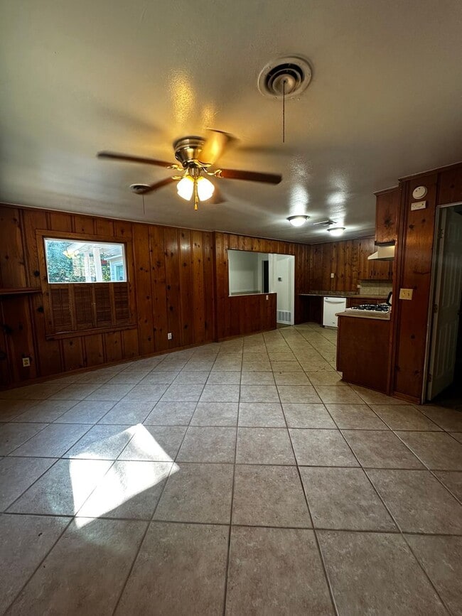 Building Photo - 3 Bedroom in Pine Tree