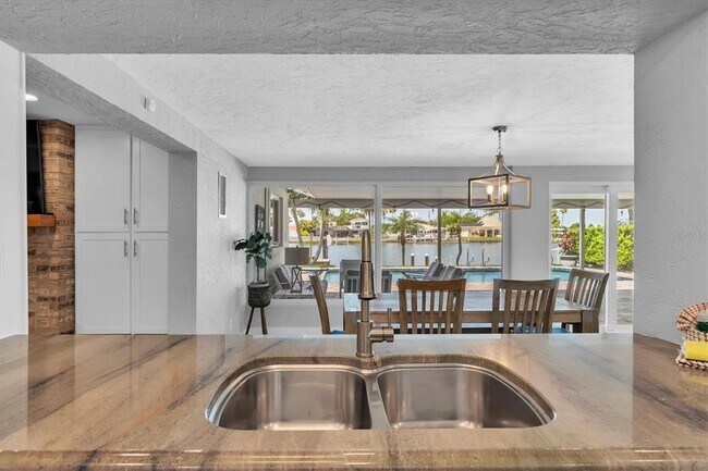 Building Photo - 6440 3rd Palm Point