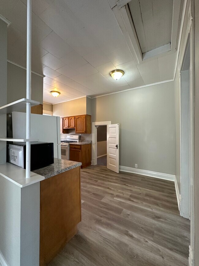 Building Photo - 1328 Ferry St