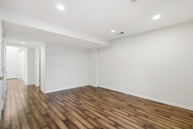 Building Photo - Unbeatable location near Lake Ridge Park and Marina, offering boating, fishing, wildlife and bird...