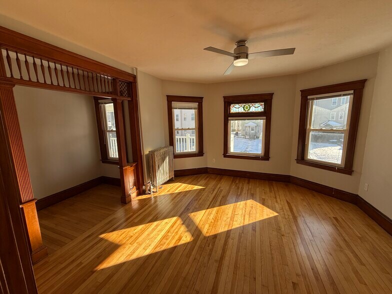 Building Photo - 148 Vernon St