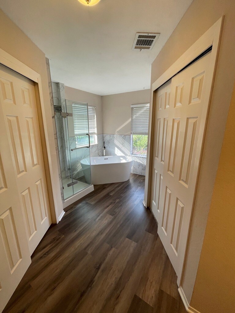 Building Photo - 4106 Cortina Dr