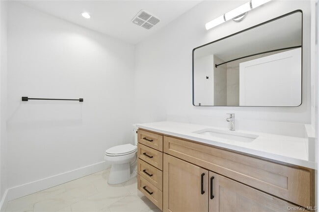 Building Photo - 180 Deer Park Ave