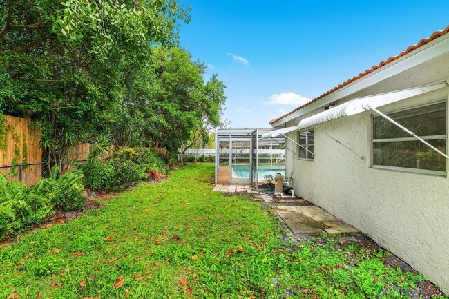 Building Photo - 931 NW 9th Ct