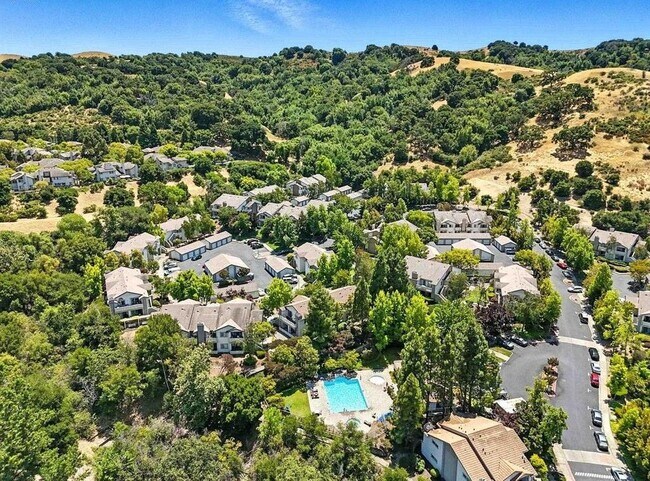 Building Photo - 141 Tuscany Ct