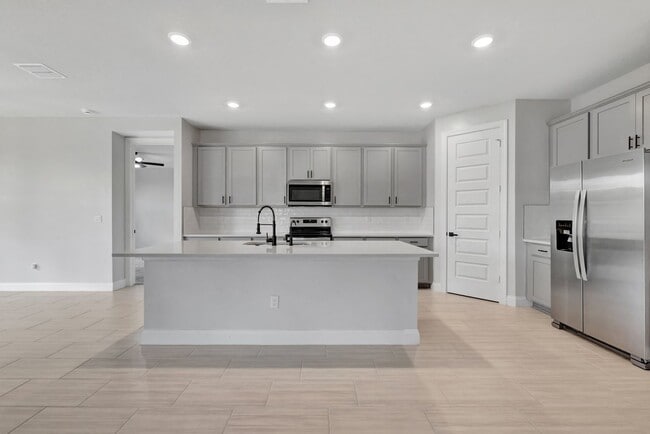 Building Photo - 8606 Dahlia Cir