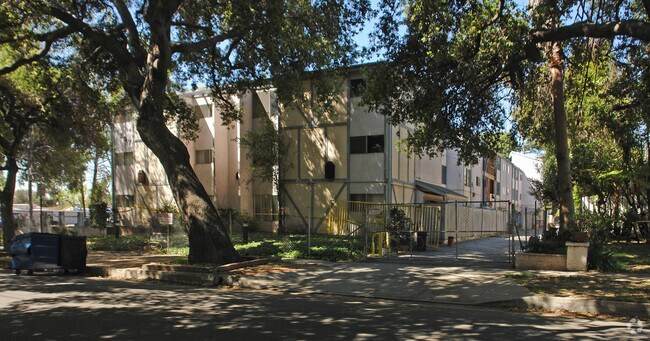 Primary Photo - Hudson Oaks