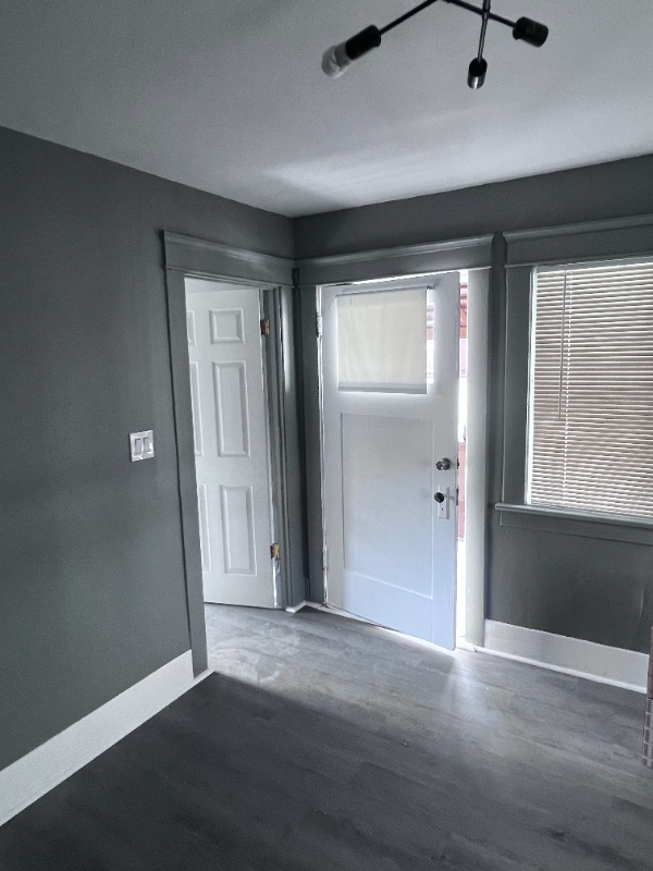 Building Photo - 5850 Estrella Ave