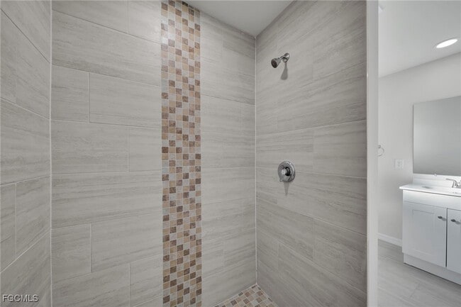 Building Photo - 1106 NE 11th Ave