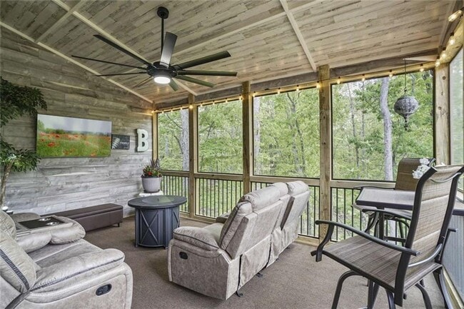 Building Photo - 421 Retreat Ln