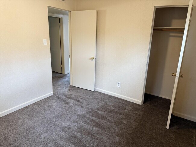 Building Photo - Charming 3 bed/2 bath house in the Heart o...