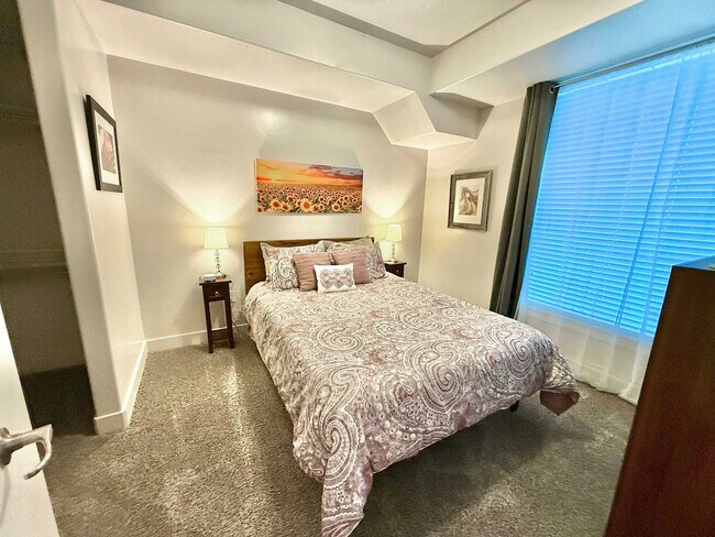 Building Photo - 460 E 400 S