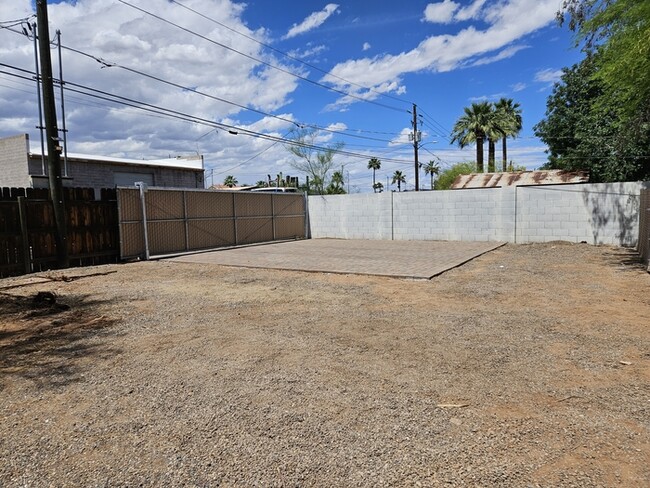 Building Photo - Very nice 2 Bed 1 Bath Downtown Chandler