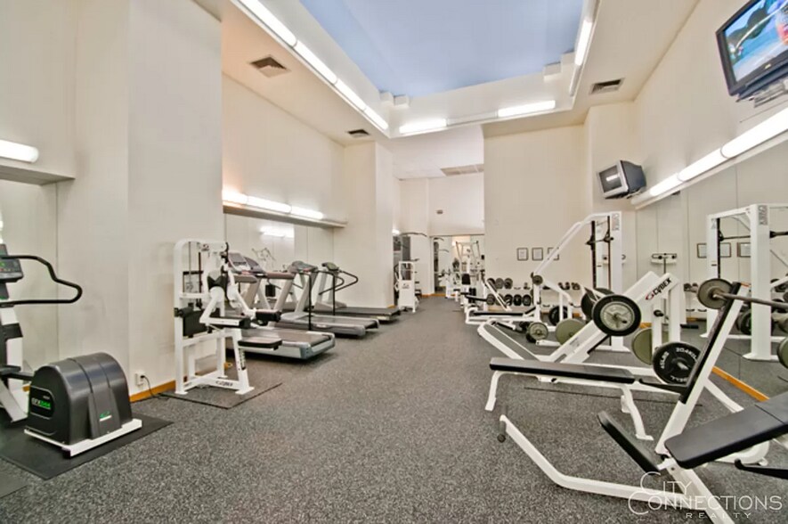 Building Photo - 301 W 57th St