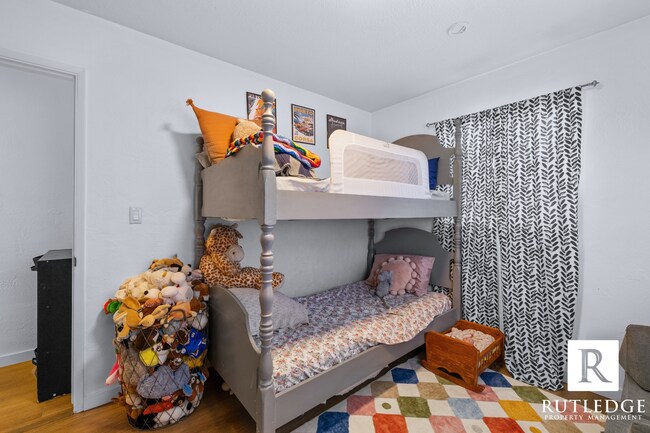 Building Photo - REMODELED! 3 Bed/2 Bath Home in Central Point