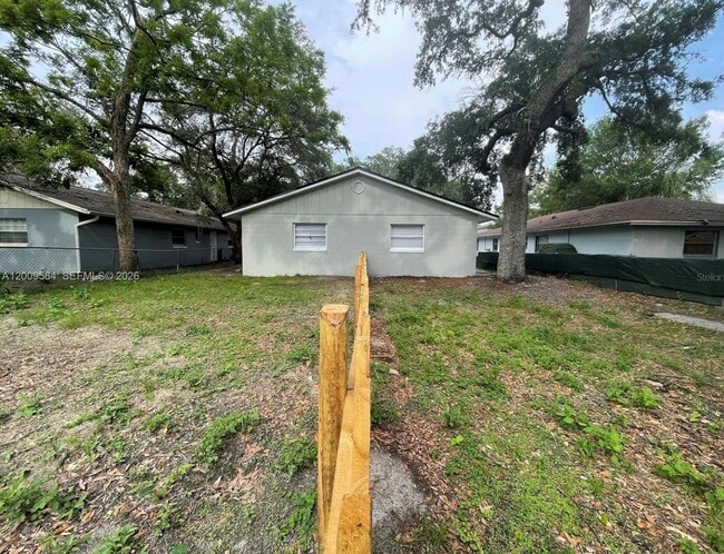 Building Photo - 504 N Rosland Dr