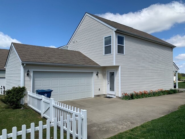 Building Photo - Beautiful 3 Bed 3 Bath Home For Rent!