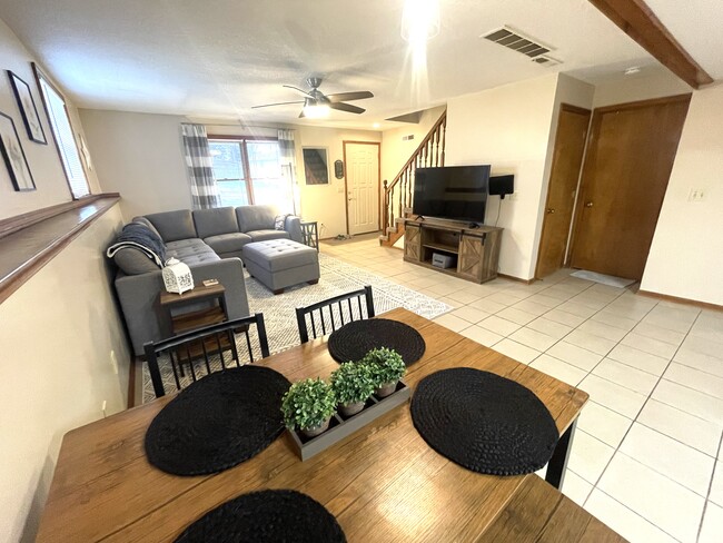 Building Photo - 408 Summerset Dr