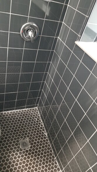 Building Photo - 515 S 20th Ave