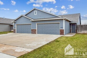 Building Photo - 3 Bedroom Duplex in Maize