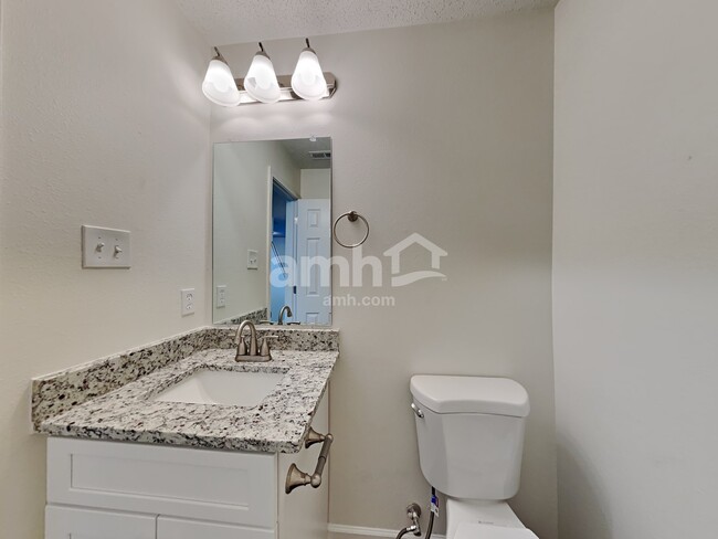 Building Photo - 842 Littleton Dr