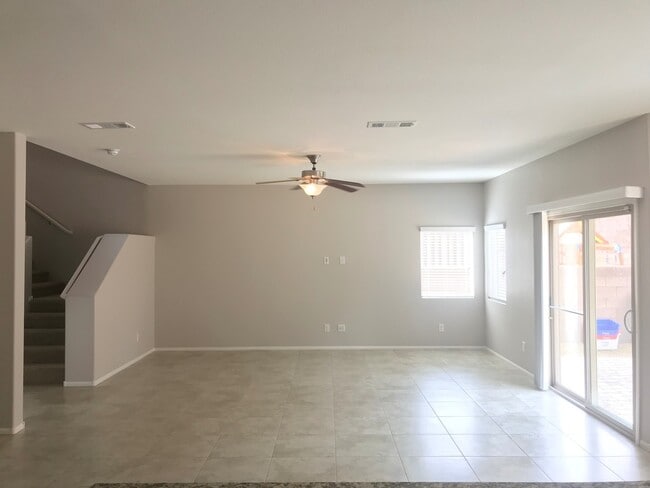 Building Photo - Beautiful DR Horton Home in Centennial Hil...