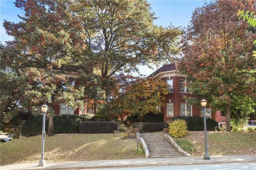 Building Photo - 1015 Piedmont Ave NE