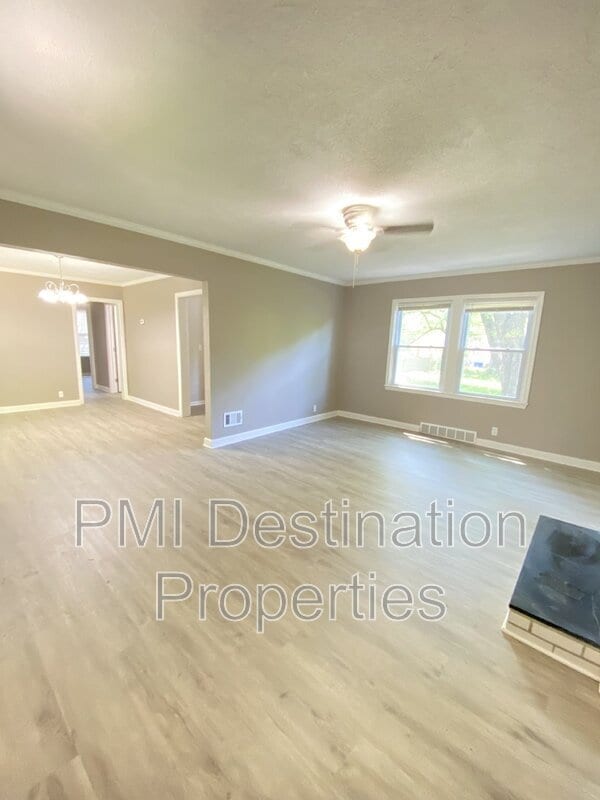 Building Photo - 5710 Hadley St