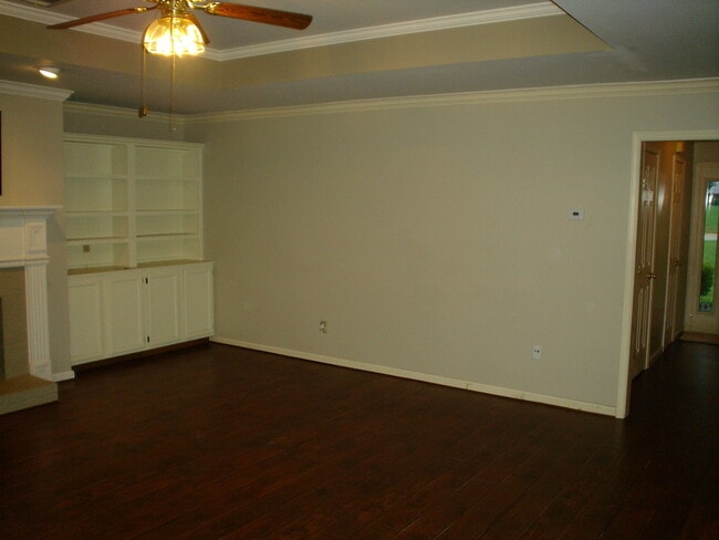Building Photo - QUESTIONS PLEASE CONTACT Peggy Goodman 501...