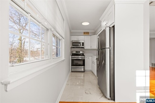 Building Photo - 250 Franklin Turnpike