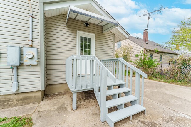 Building Photo - Completely redone 2 bedroom with 2 car garage