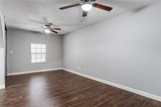 Building Photo - 4514 Oak Shadows Dr