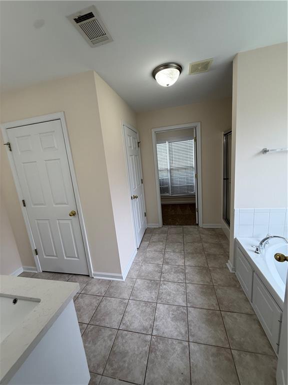 Building Photo - 1244 Saxony Dr SE