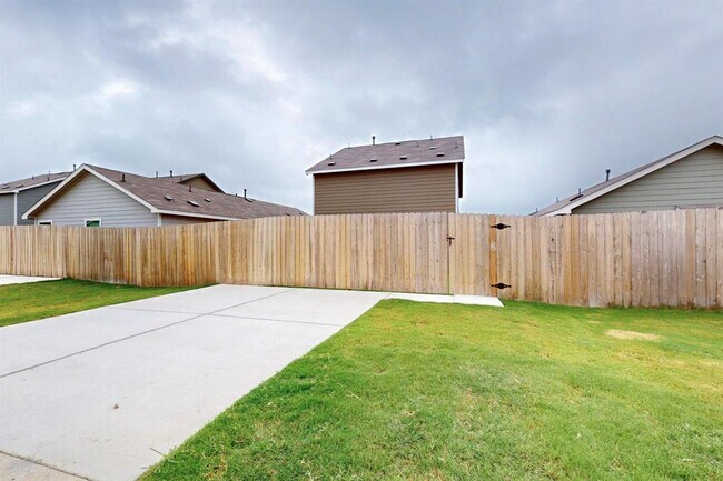 Building Photo - 178 Sormonne Lp