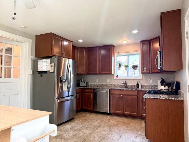 Building Photo - 2916 Meadow Ln