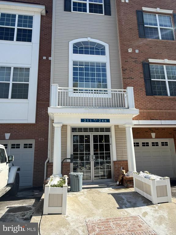 Building Photo - 224 Breeders Cup Dr