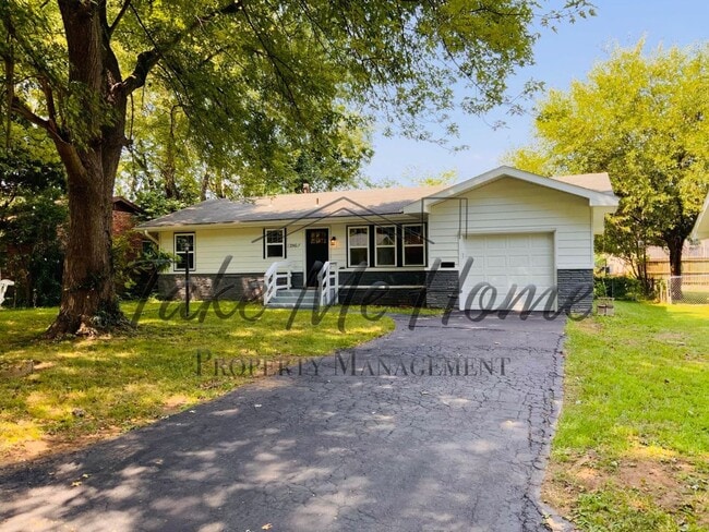 Building Photo - Charming Home in Great Location!