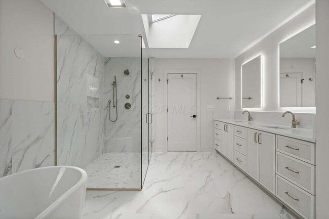 Building Photo - 2777 Donna Dr