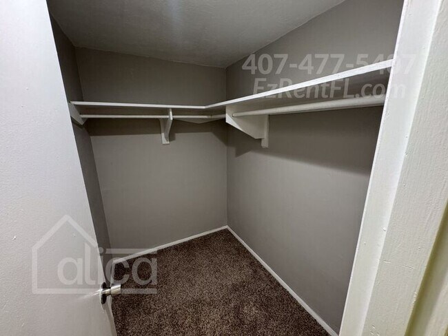 Building Photo - 5631 Canosa Dr