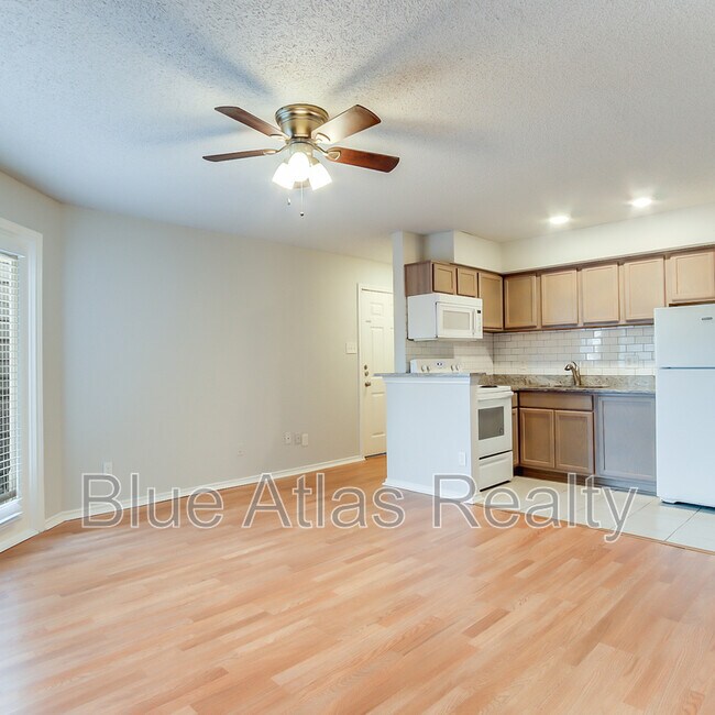 Building Photo - 9809 Walnut St