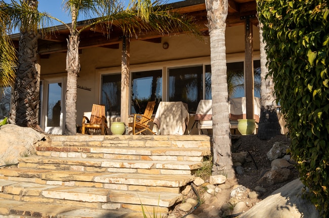 Building Photo - Janin Acers - Pool - Pet Friendly - FURNISHED OR UNFURNISHED