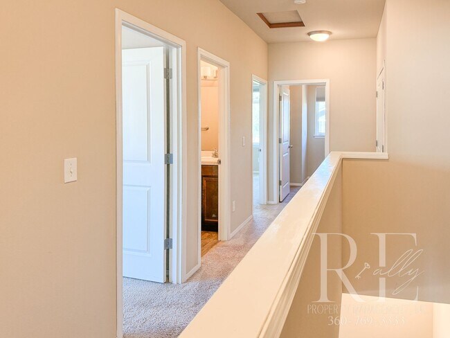 Building Photo - Modern End-Unit Townhome with Private Fenced Yard, Gourmet Kitchen & Spacious Layout